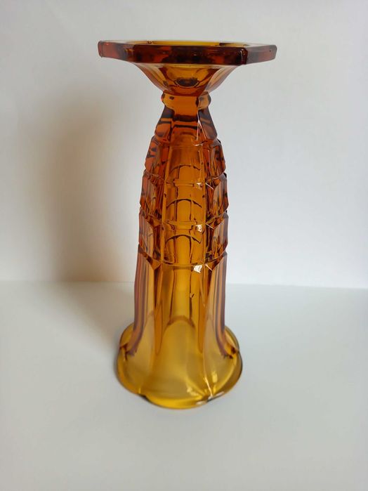 Wazon bursztynowy w stylu art deco.
