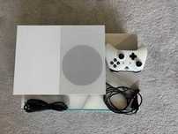 Продам консоль XBOX ONE S 1TB + Forza horizon 4 диск в подарок