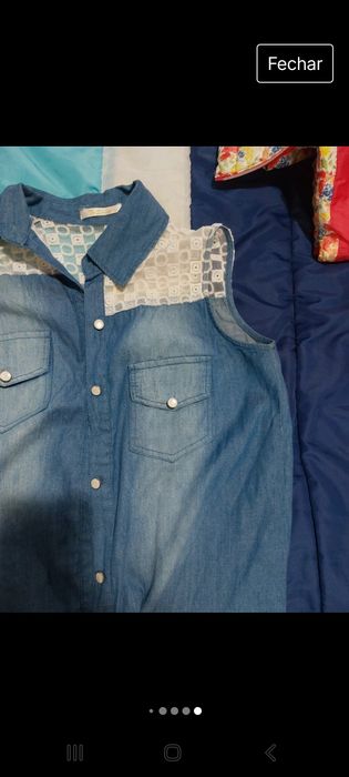 Blusa/Camisa em ganga com detalhes em renda branca tamanho S