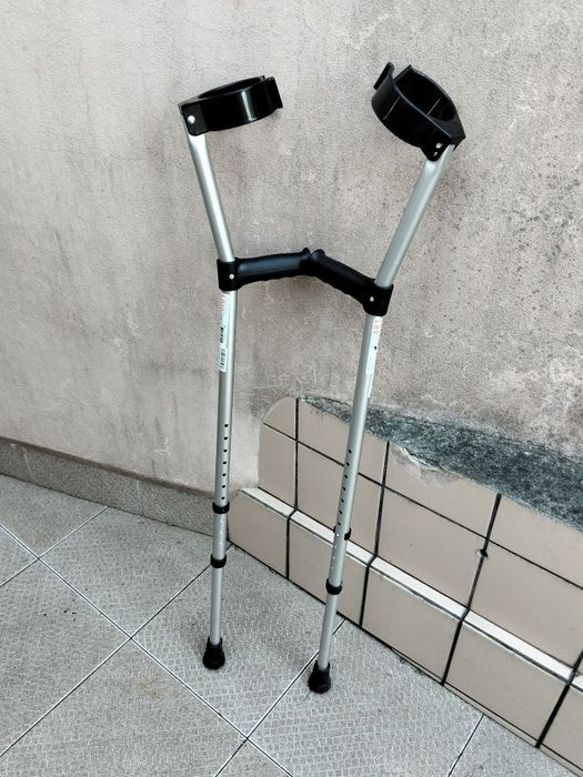 Par de muletas/canadianas novas