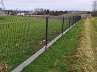 Montaż ogrodzeń, plot z siatki, betonowe ogrodzenie.