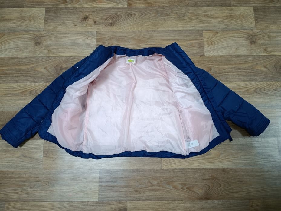 Куртка на дівчинку