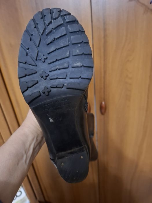 Чоботи  жіночі зимові. На вузьку ногу 38