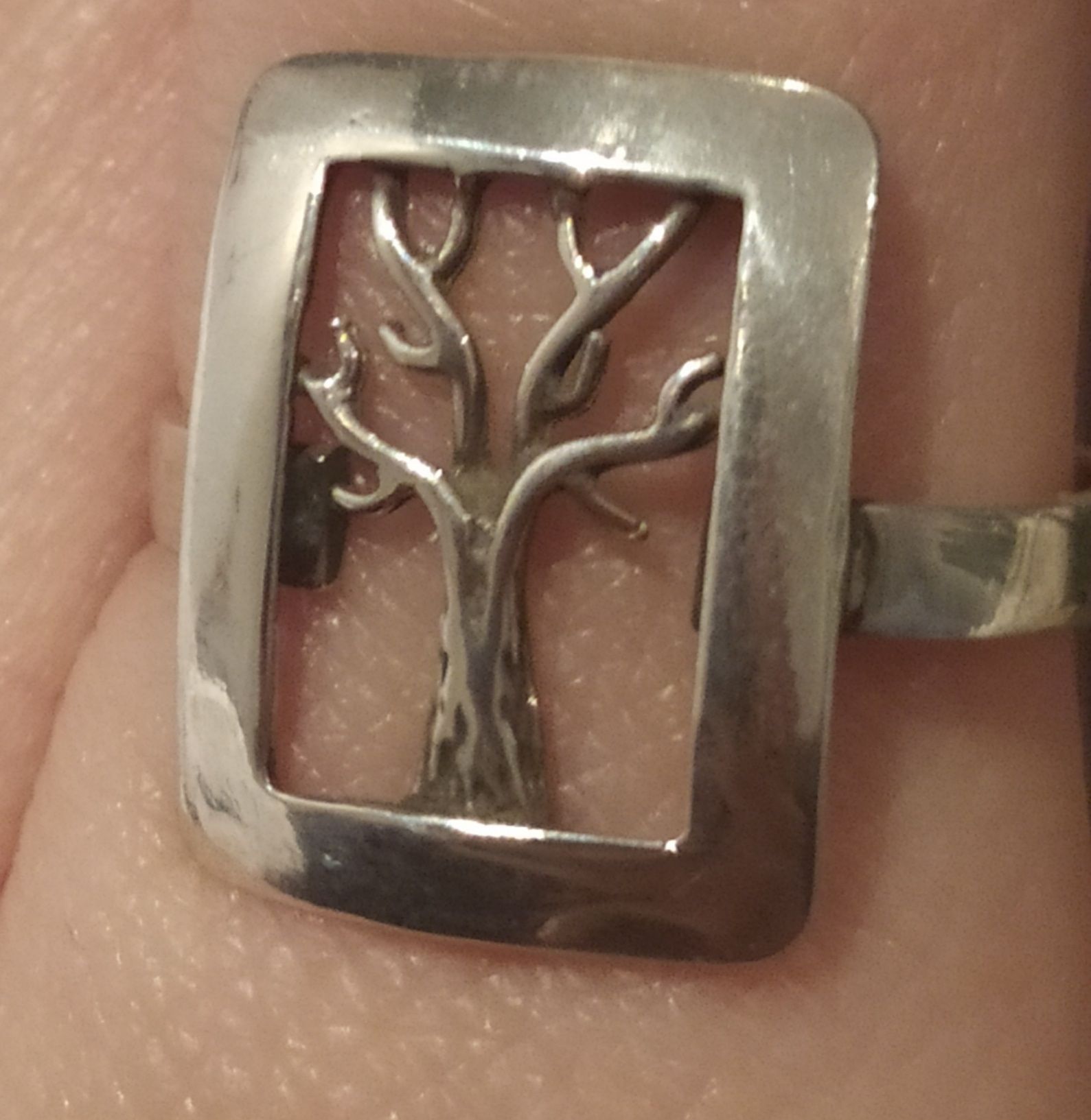 Duży srebrny pierścionek 925 drzewo