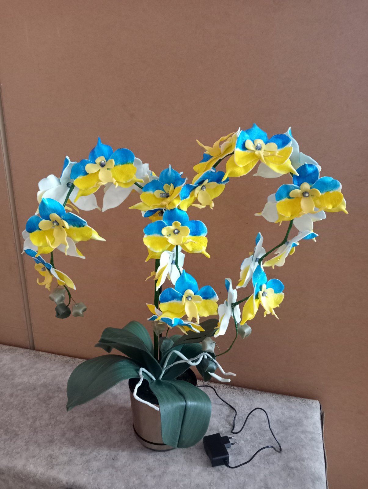 Квіти з ізолону орхідея