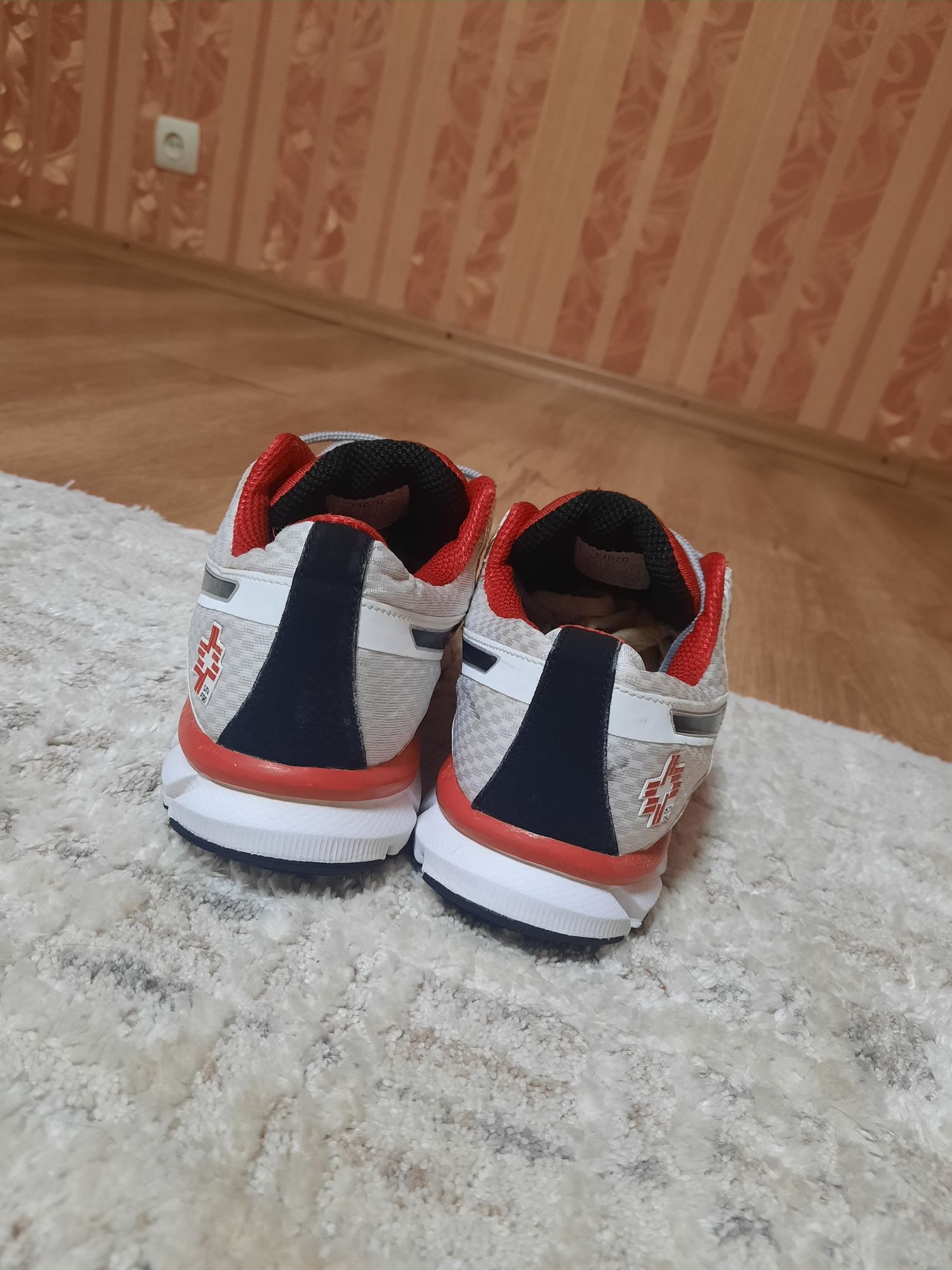 Кроссовки ASICS 23.5 см