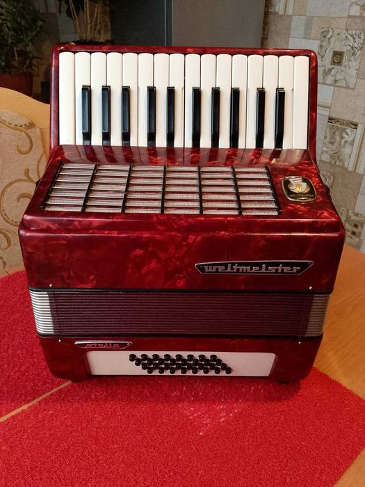 Продам аккордеон Weltmeister Stella, половинка