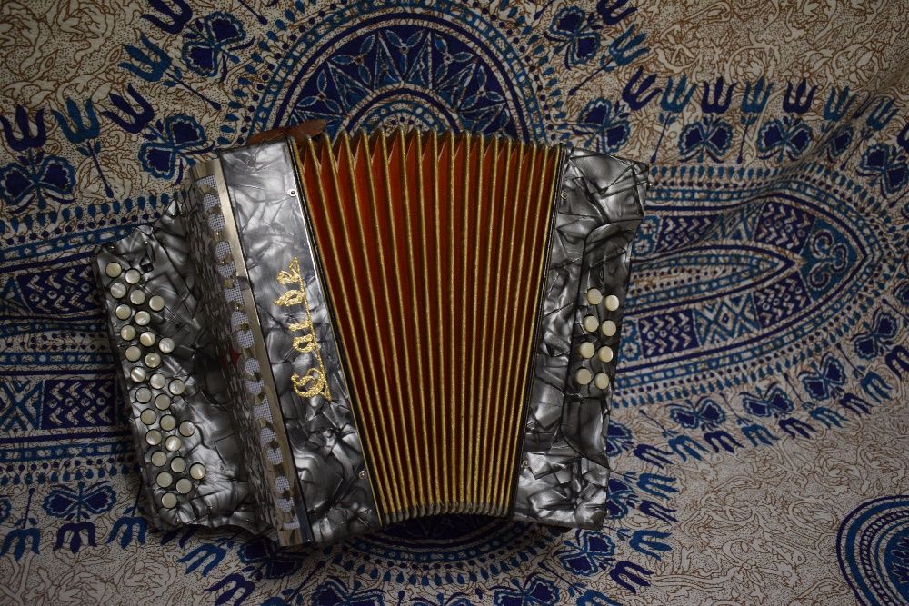 Concertina Claude 2 voz