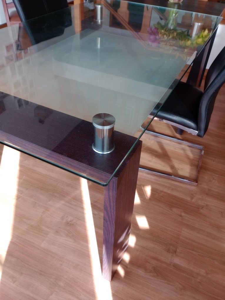 Elegante Mesa Jantar 1,60x0,90m Tampo de Vidro c/oferta 2 cadeiras