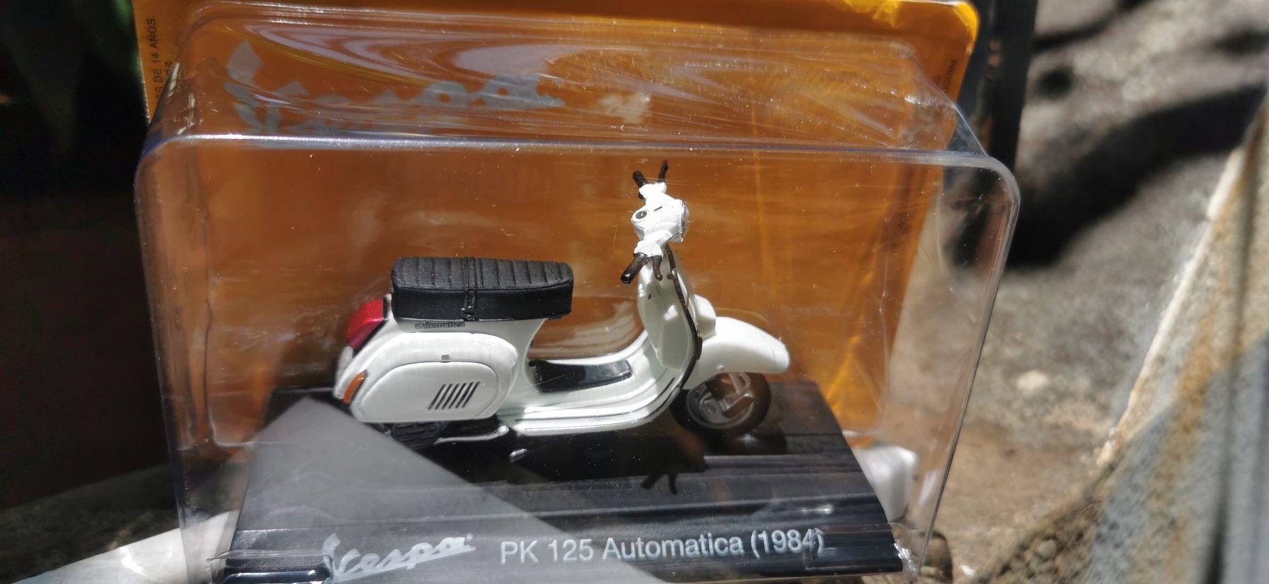 Vespa nova escala 1/43