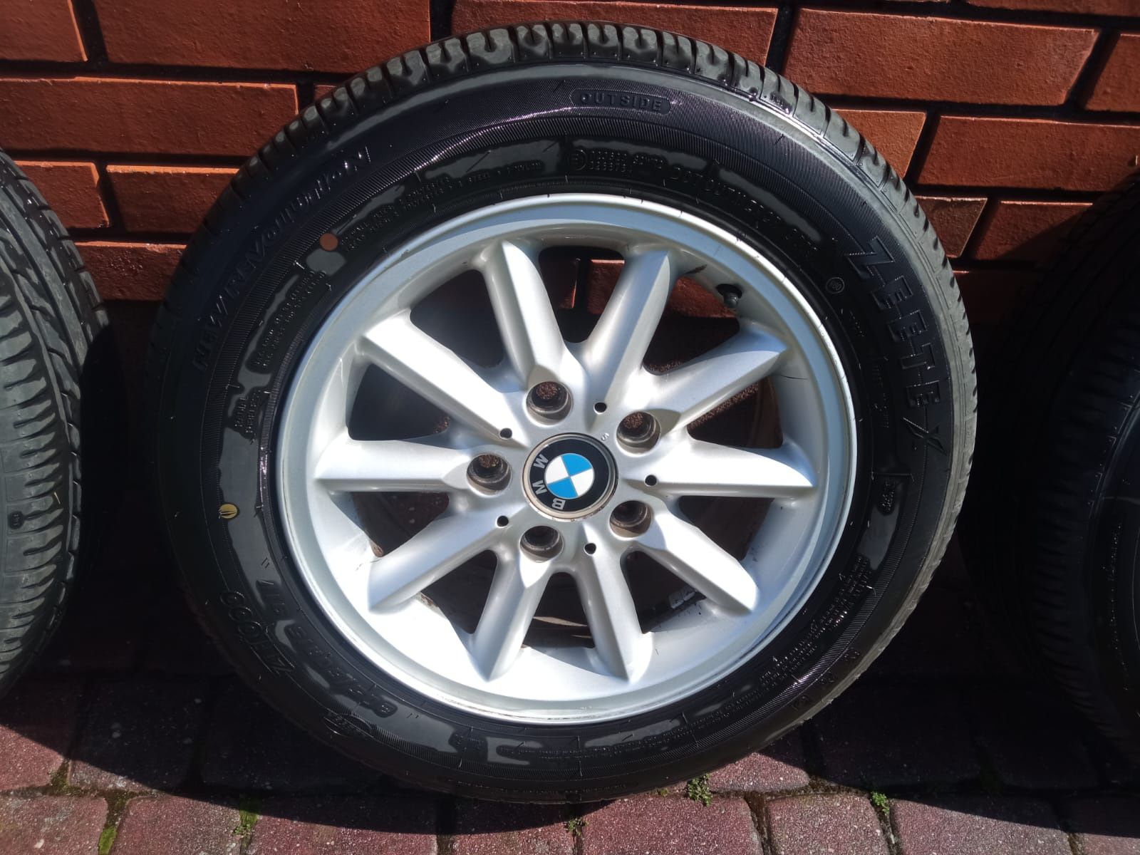 Felgi 15" z oponami letnimi Zeetex ZT1000 mało jeżdzone
