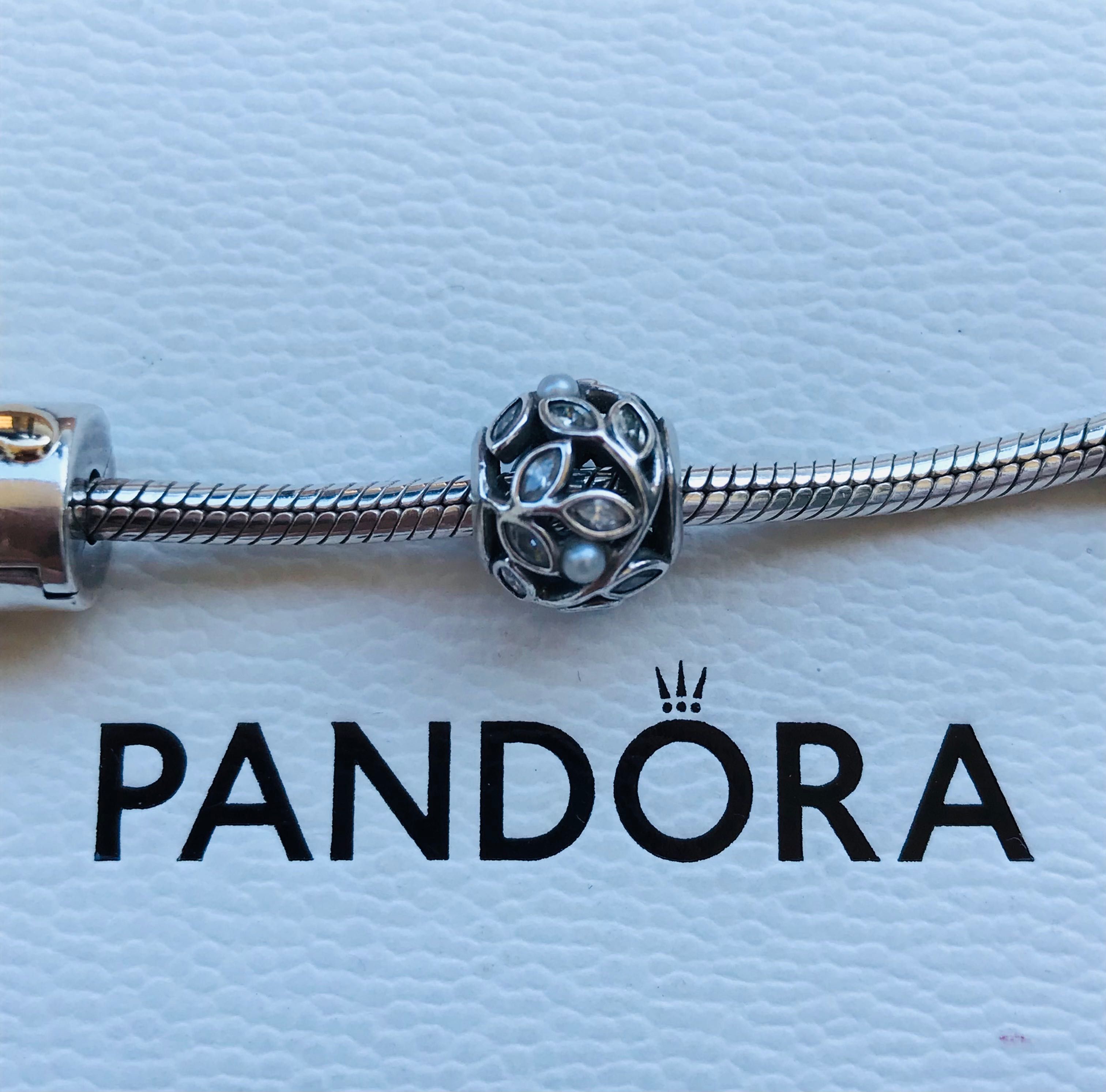 Pandora Charms Połyskujące liście Unikat