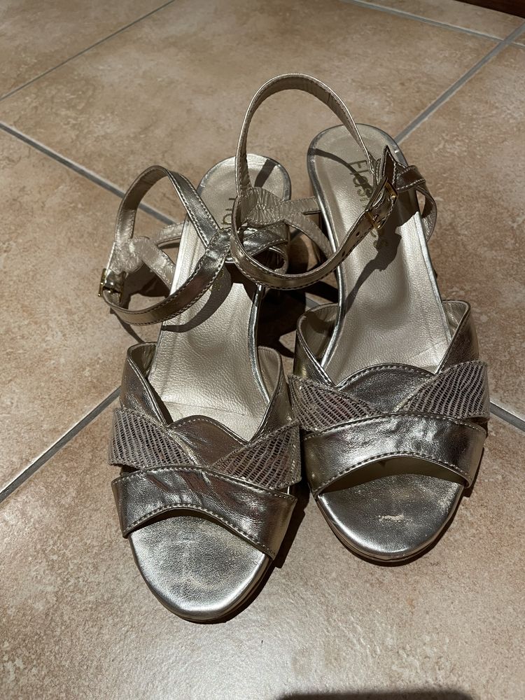 Sapatos e sandalias