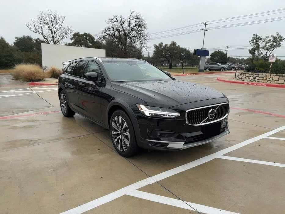 Volvo V90 Cross Country B6 Plus      2023