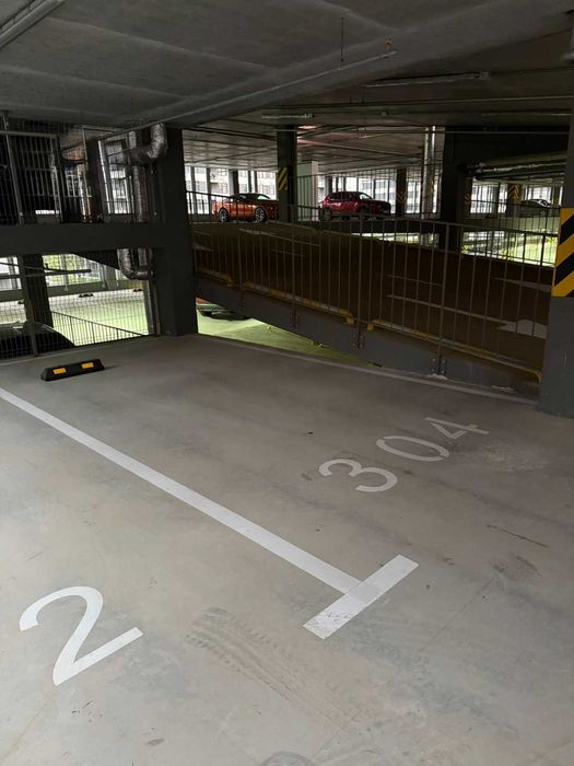 Оренда паркомісця Варшавський 3