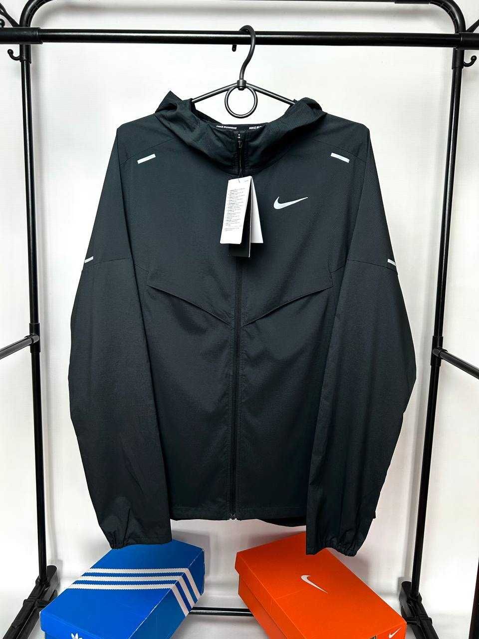 Вітровка чоловіча Nike Windrunner Men's Running Jacket