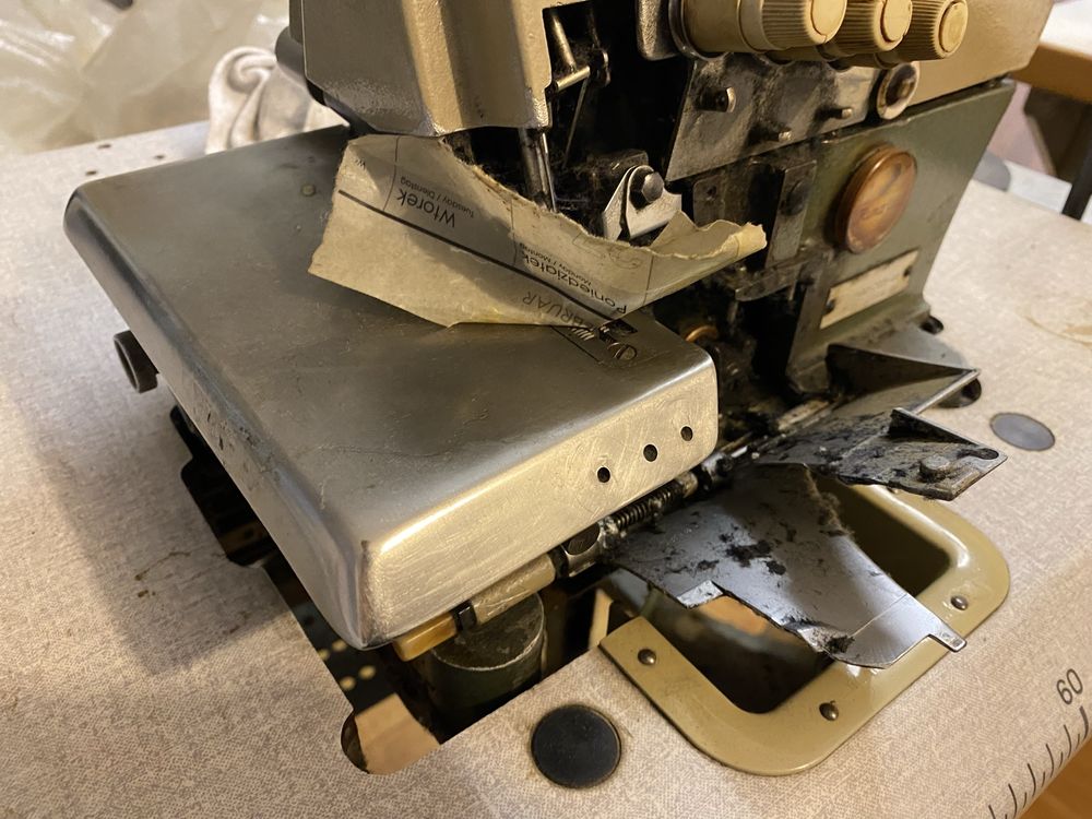 Overlock 3-nitkowy Rimoldi /// Maszyna szwalnicza