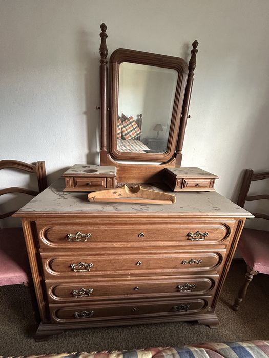 móvel de quarto com espelho