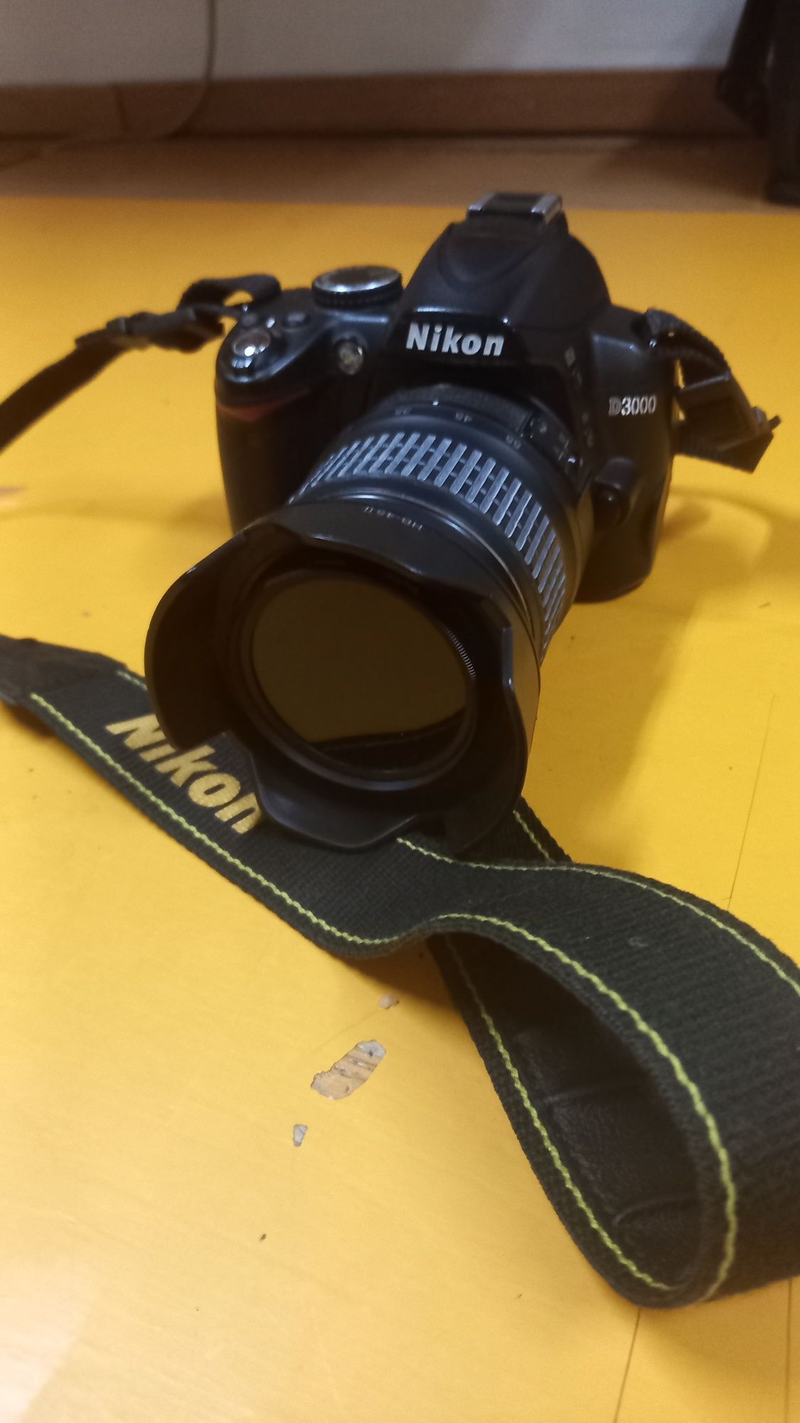 Nikon D3000 com objetivas e caixas originais.