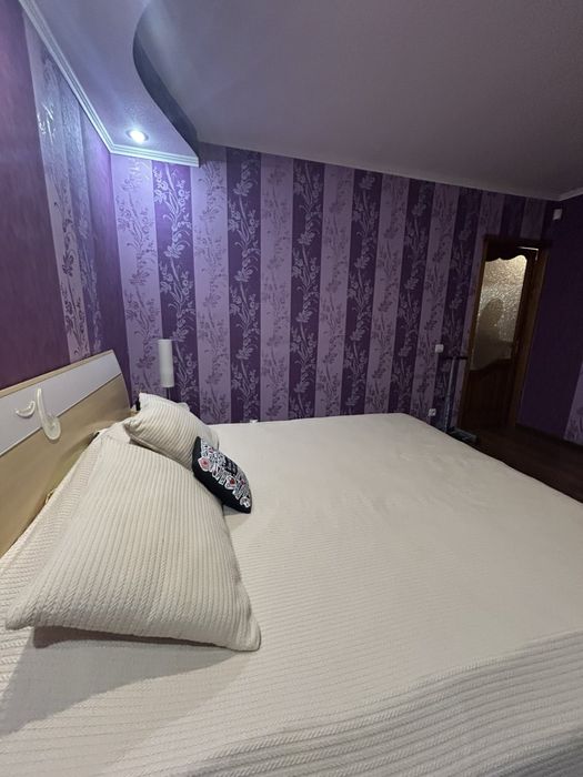 Продаж 4 кімнатної квартири .вул Незалежеості