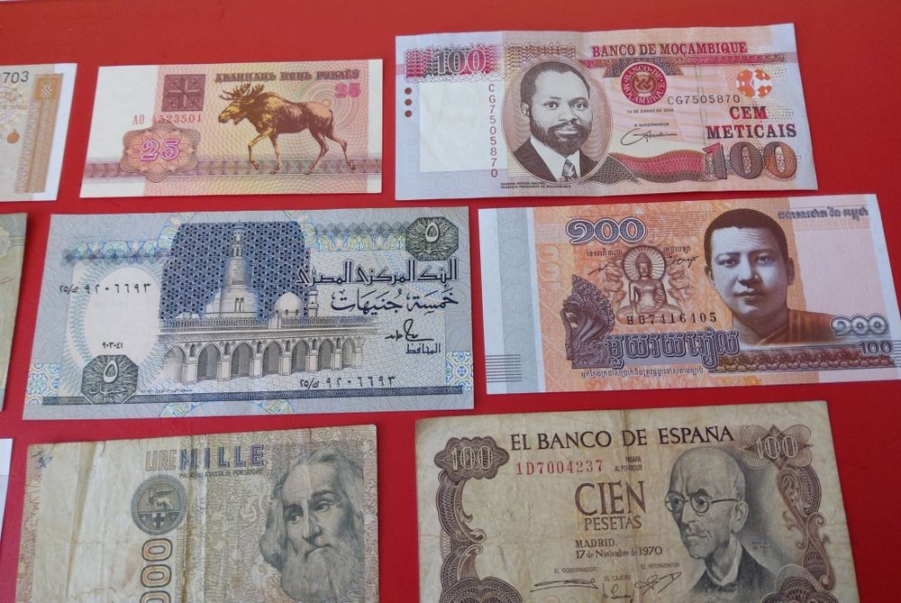11025#Lote 11 notas estrangeiras diferentes ( inclui 2 Espanha)