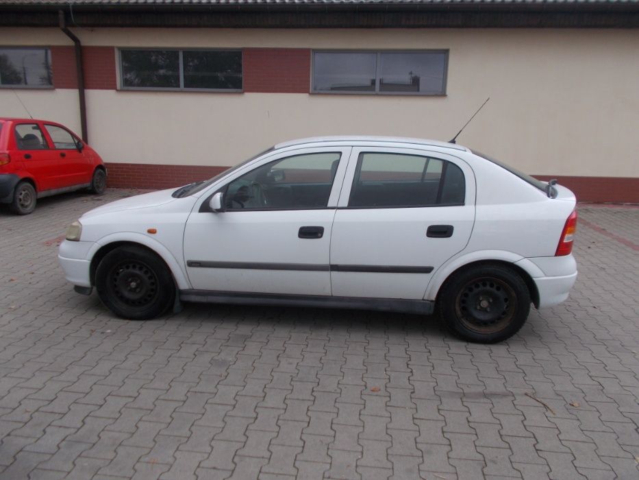 Opel Astra na czesci kolor Y474 1.4 benzyna 16V kolor biały 5 drzwi