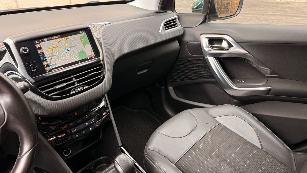 Peugeot 2008 1.2 PureTech Allure 110cv - Teto Panorâmico