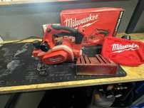 Strug Milwaukee M18 BP komplet akcesoriów powystawowa