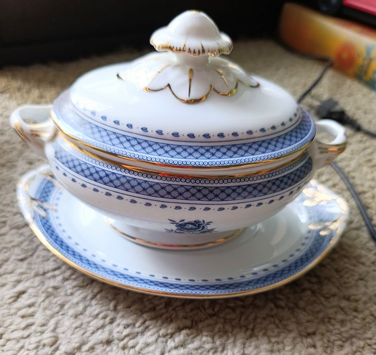 Pequena Terrina Vista Alegre, com prato