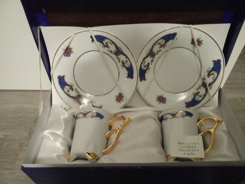 Conjunto chávenas e pires porcelana T.Limoge