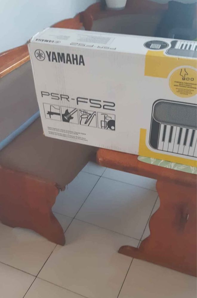 Keybord Yamaha PSR F52