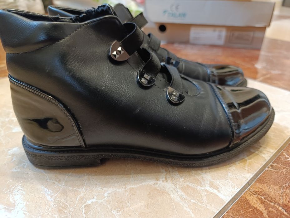 Жіночі ботинки шкіряні