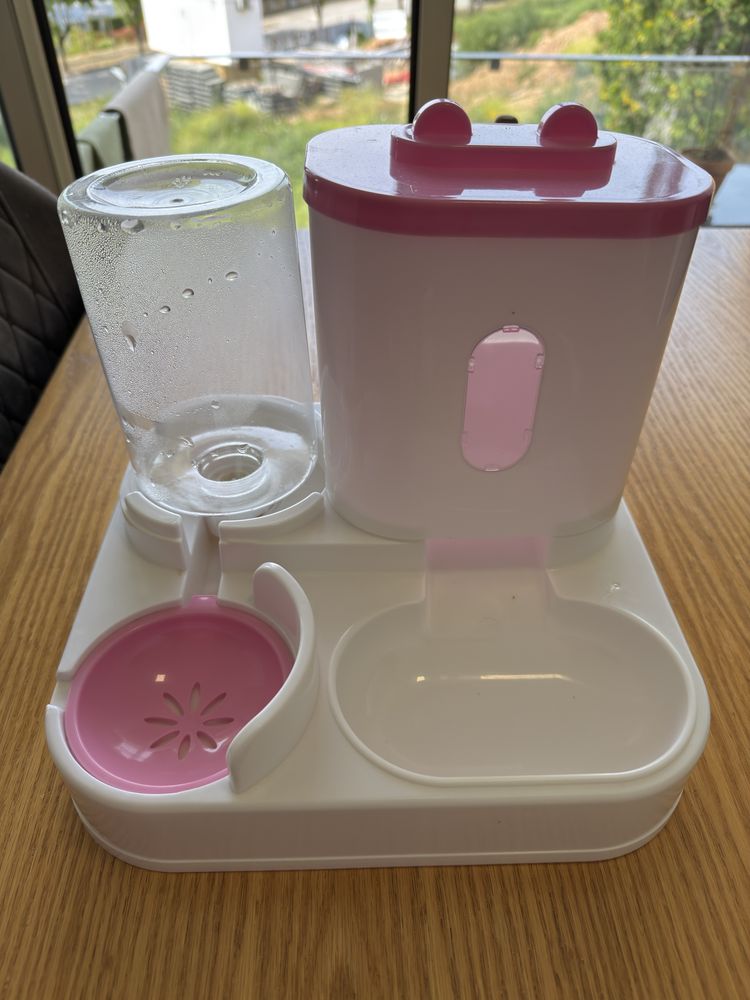 Vendo porta racão e agua,creme dental canino, escovinhas, spray bucal