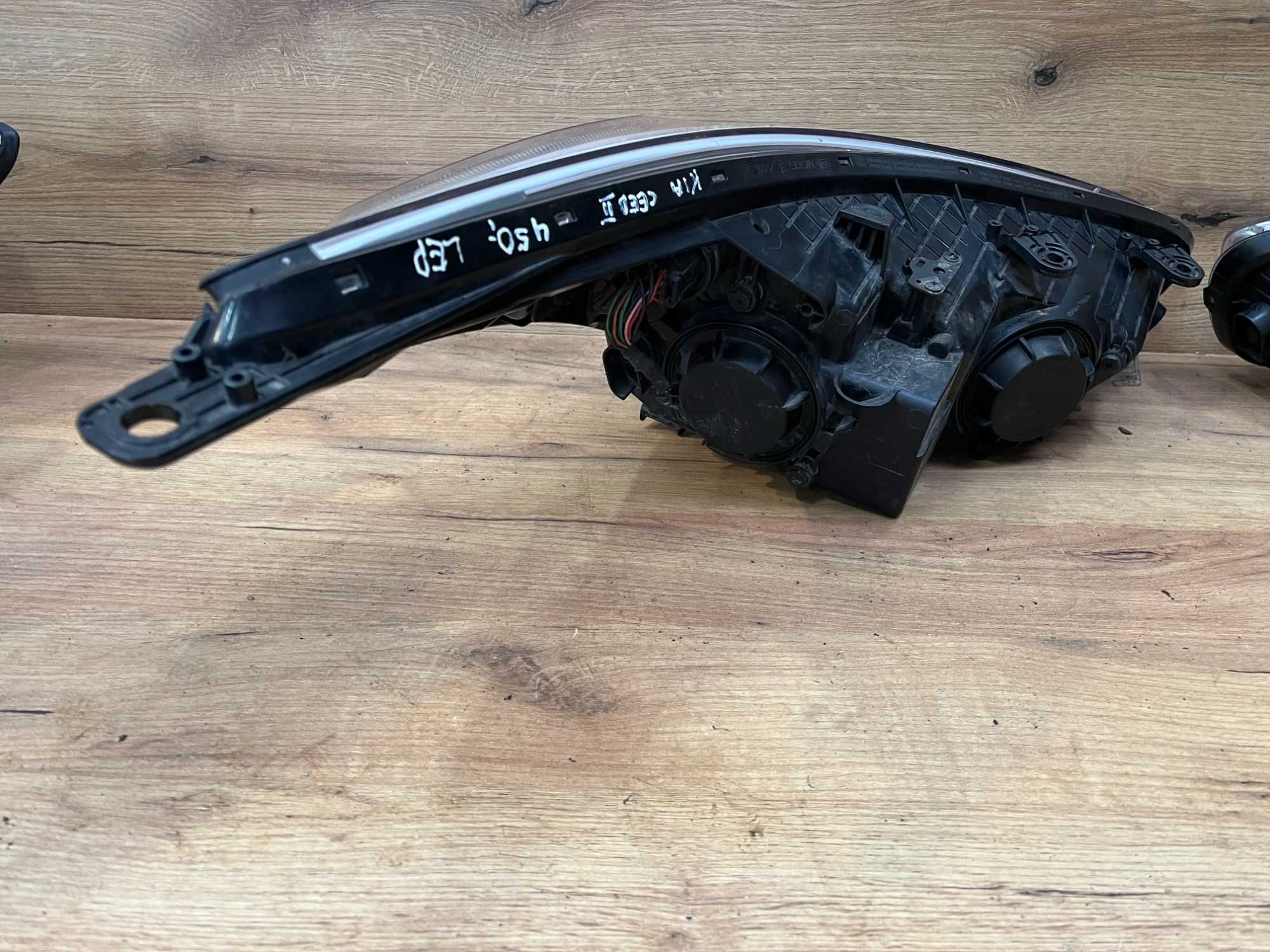 Lampa/reflektor przedni lewy prawy Kia Ceed II LED