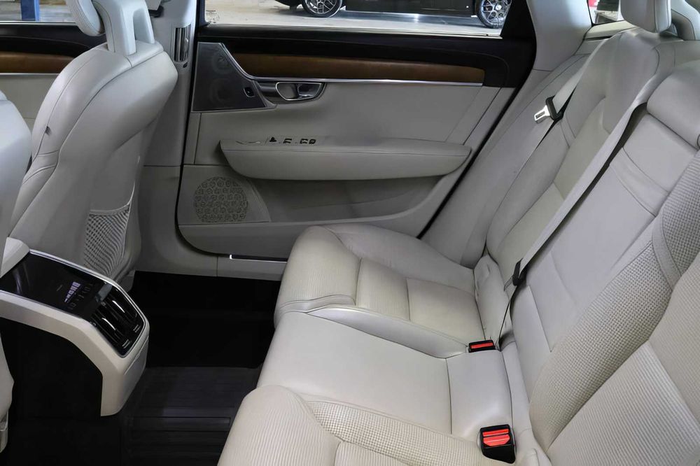 Volvo S90      2018