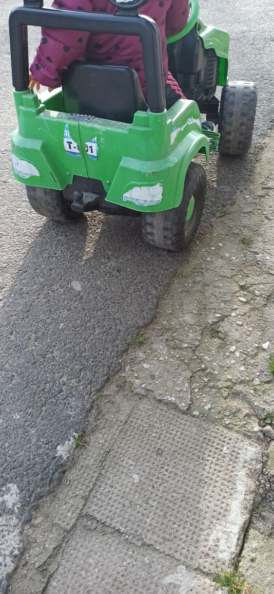 Traktor na pedała dla dzieci