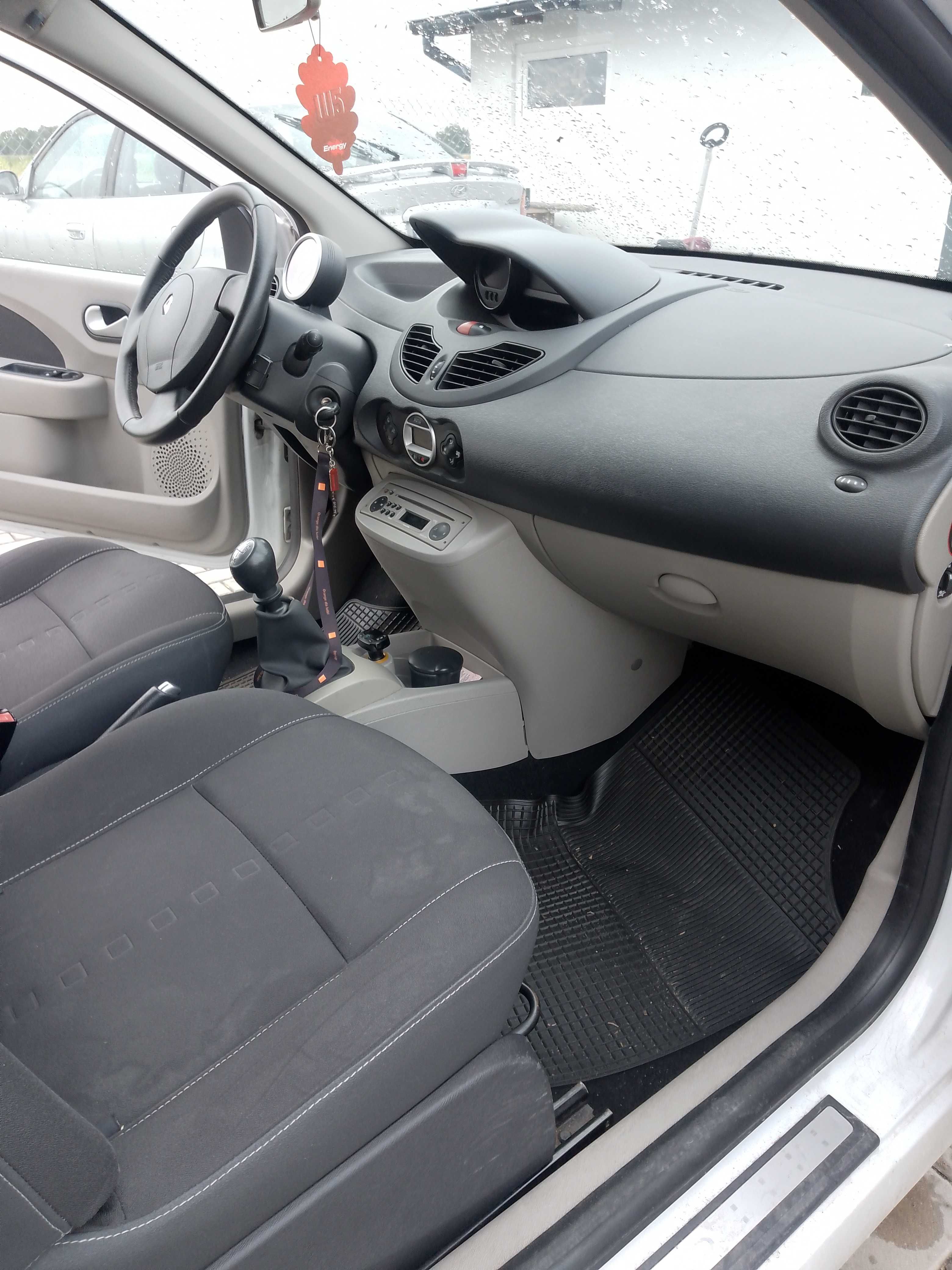 Renault Twingo II (Wersja Night & Day)