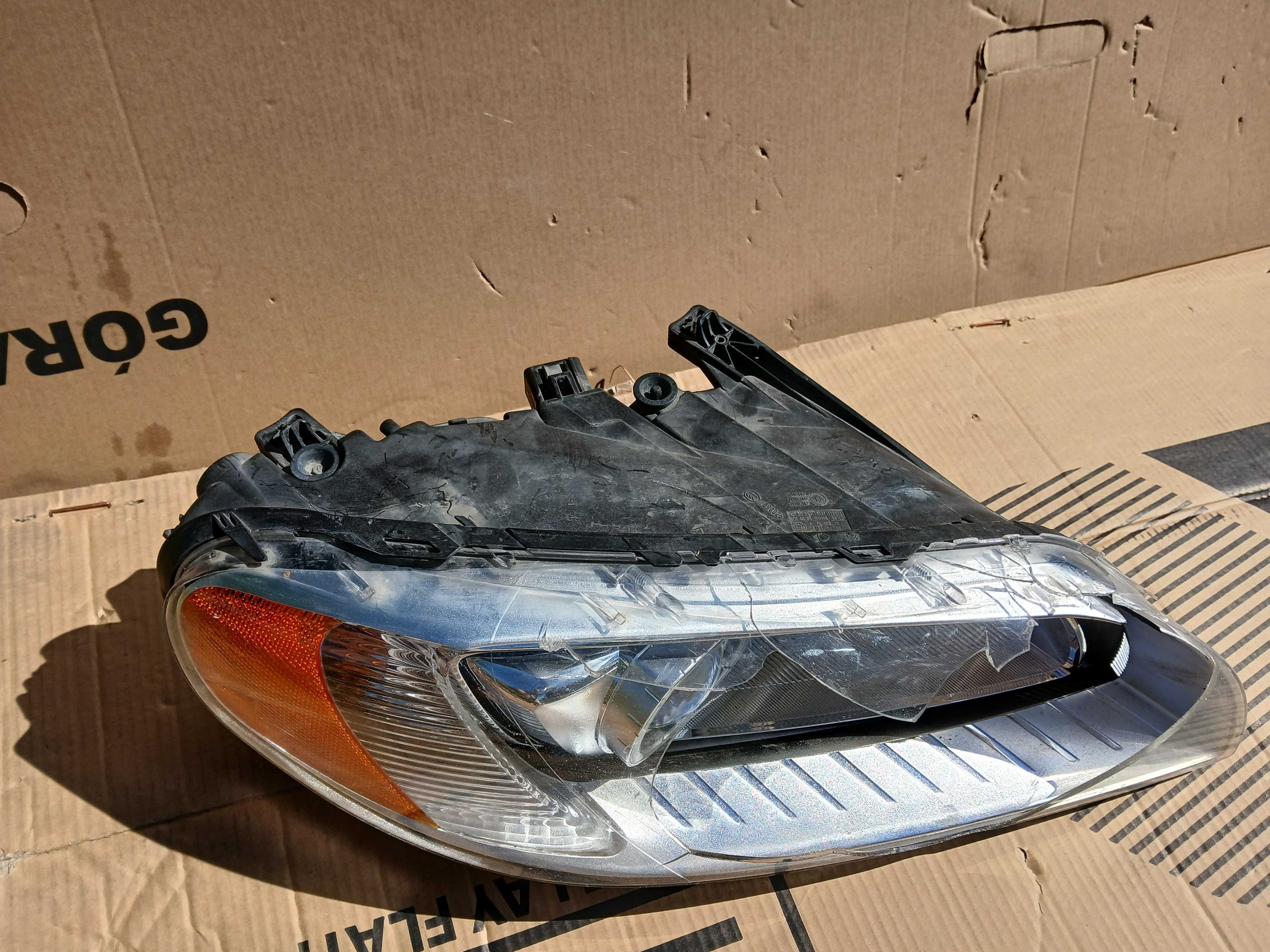 Volvo S80 II V70 III XC70 II przednia lampa prawa prawy przód