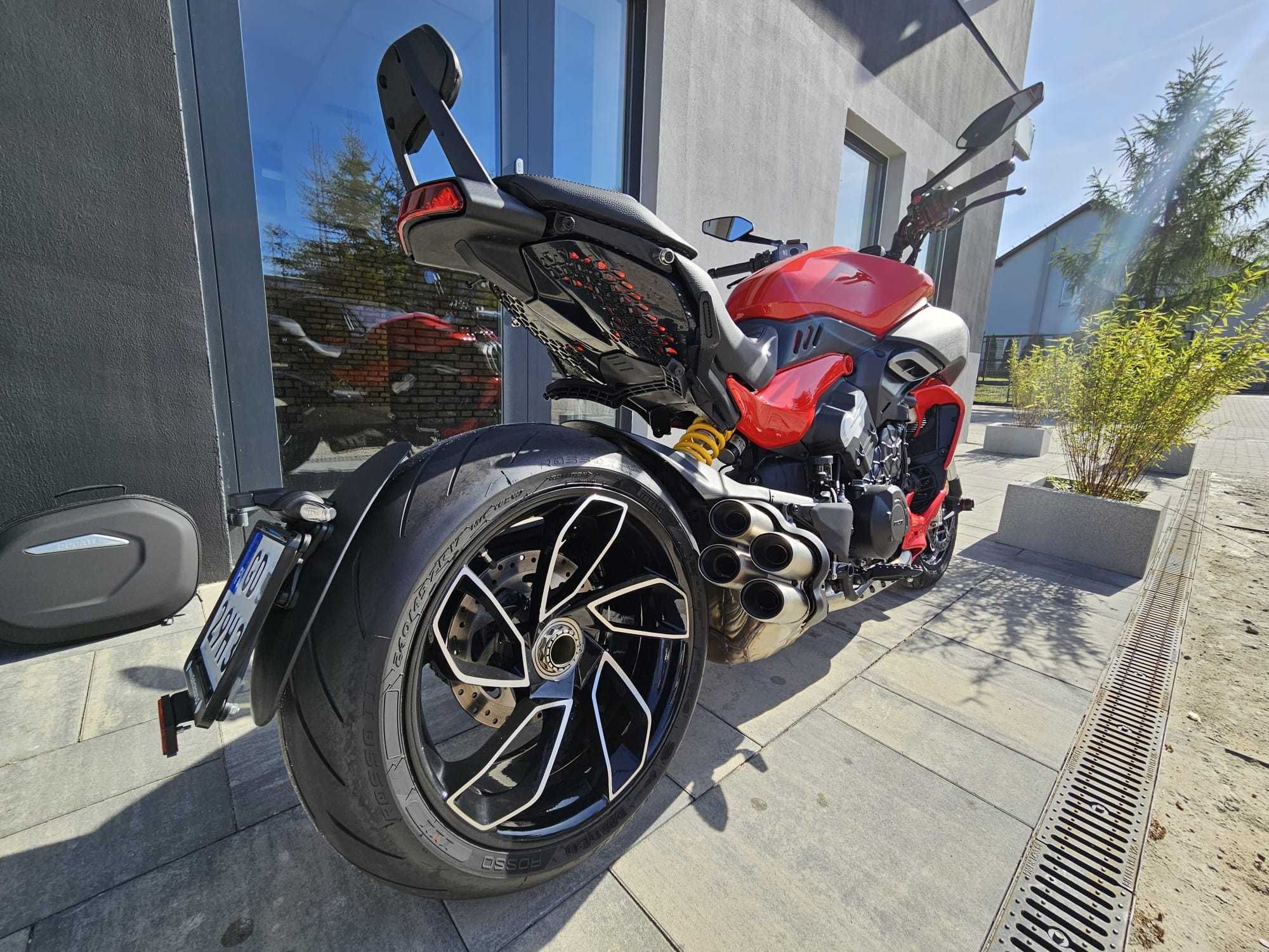 Ducati Diavel V4
