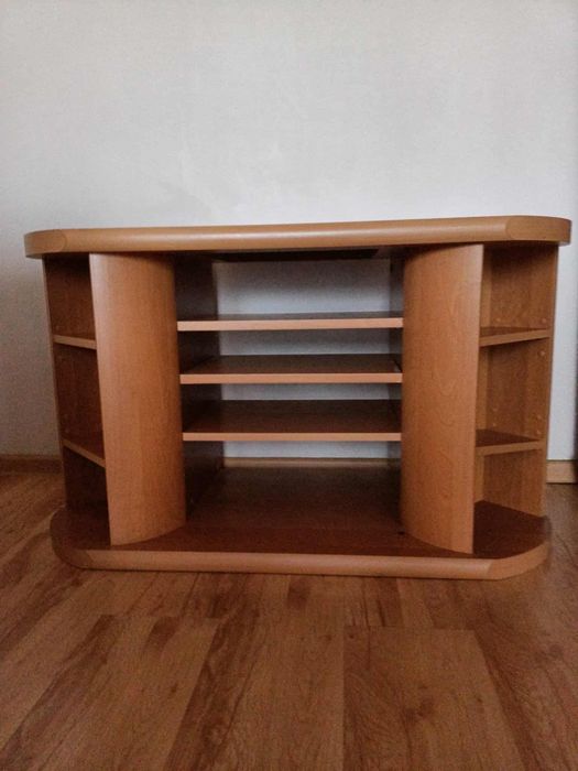 Półka pod telewizor