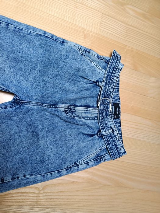 Jeansy Reserved rozmiar S. Szerokość w pasie 36cm, długość całkowita 1
