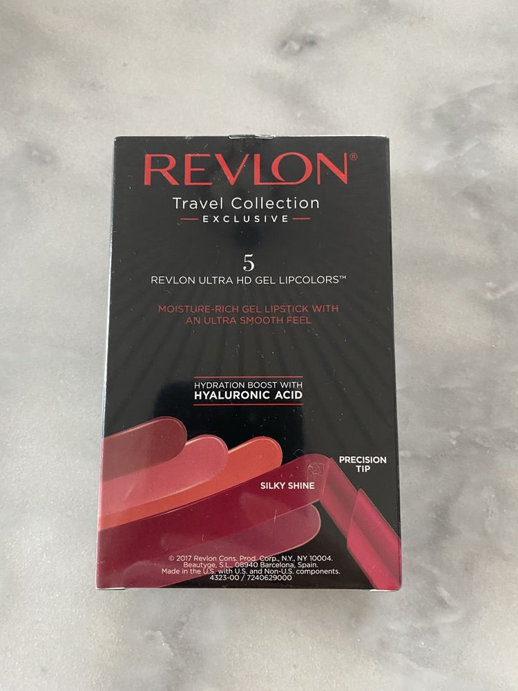 Zestaw pomadki szminki Revlon Ultra HD z Eyeliner gratis