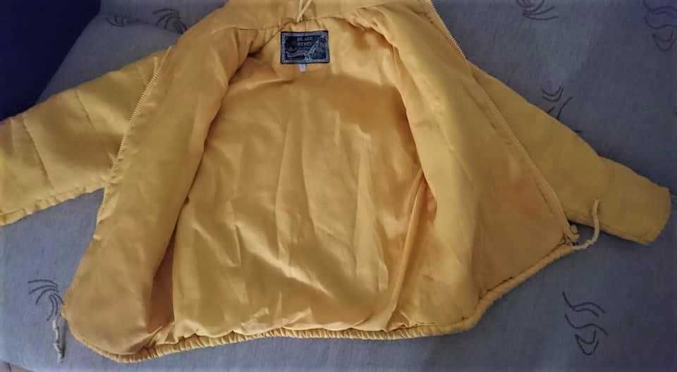 куртка желтая легкий пуховик  на молнии 5 - 7 лет