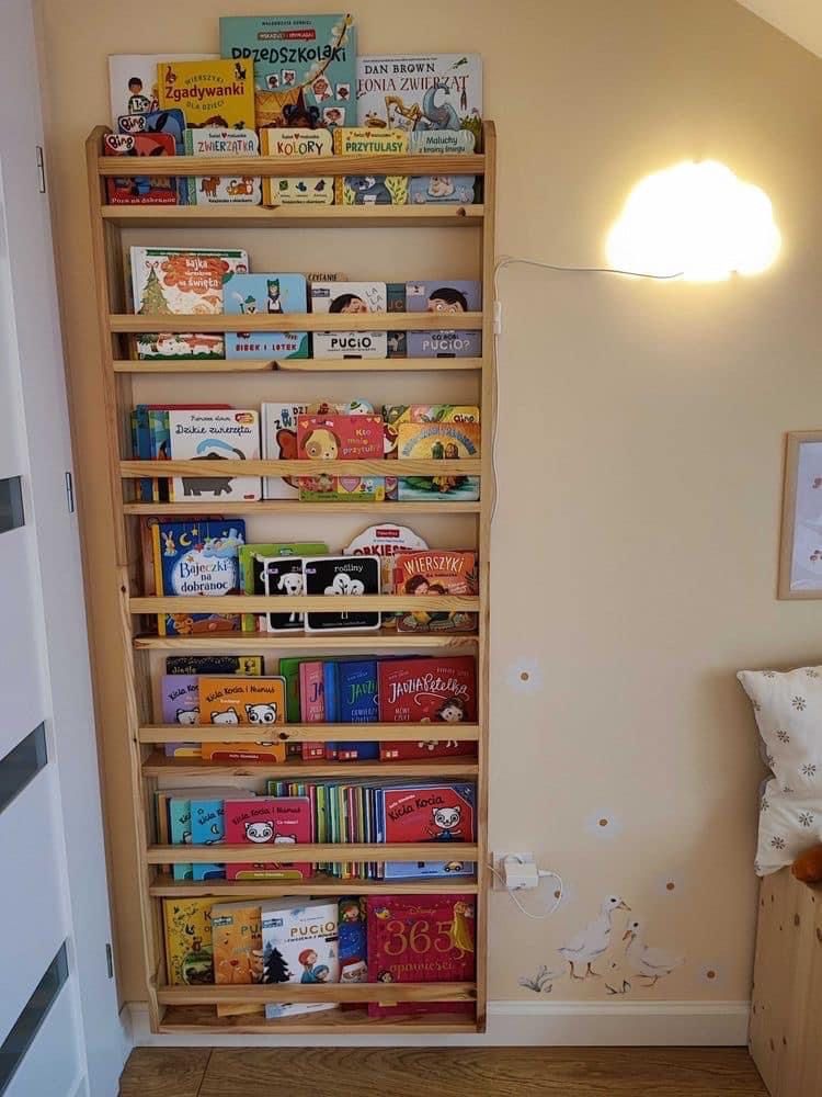 Biblioteczka sosnowa wysoka