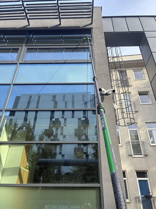 Mycie okien wodą demineralizowaną – bez smug do 15 metrów