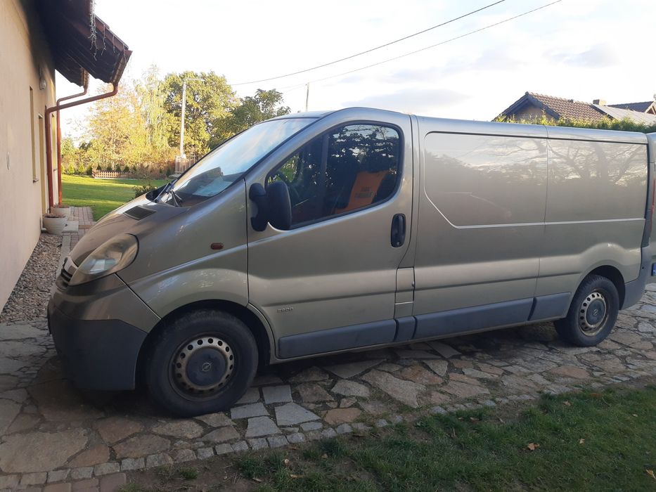 Opel Vivaro long 2.5 cdti pół automat 2006 r.