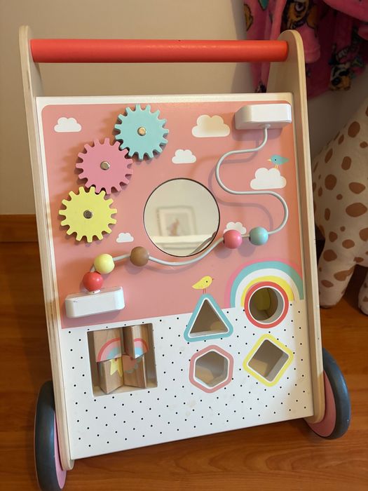 Andador de madeira para bebé como novo