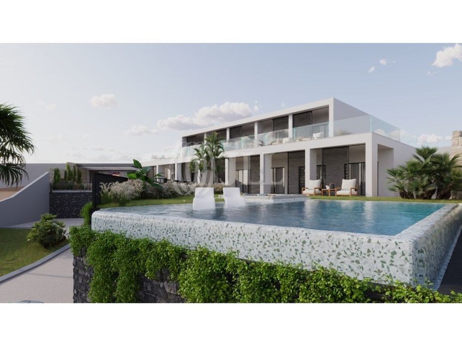 Moradia T4 com piscina e garagem em São Gonçalo, Funchal