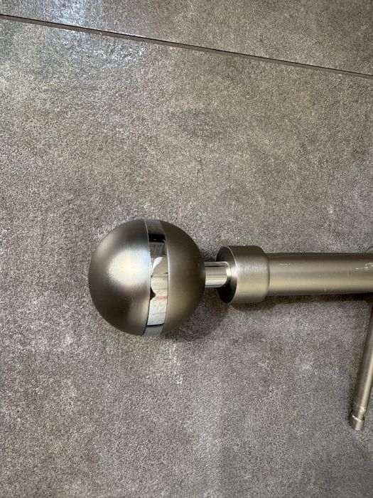 Karnisz metalowy z akcesoriami