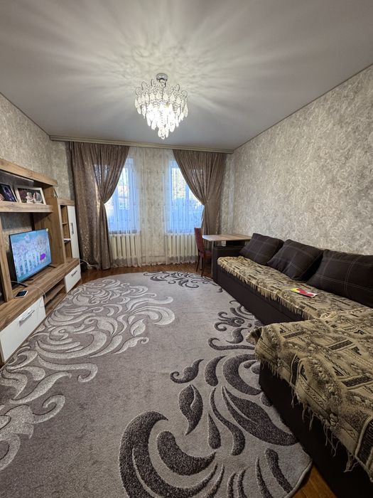 Продається 1/2 частина в центрі міста